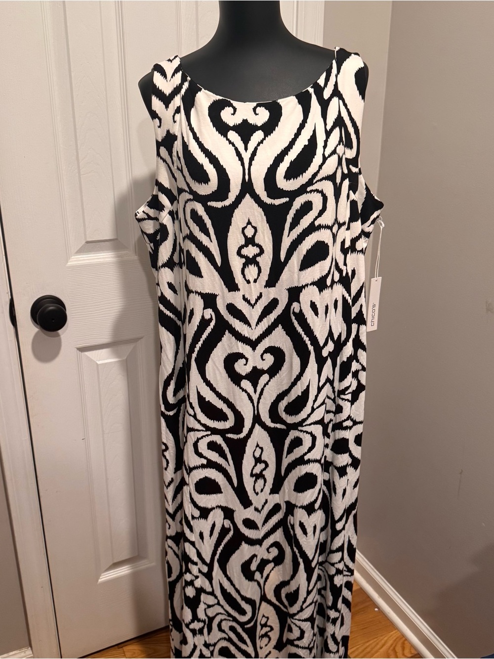 NWT Chico’s Black White Abstract Print Sleeveless Maxi Dress Size 4
